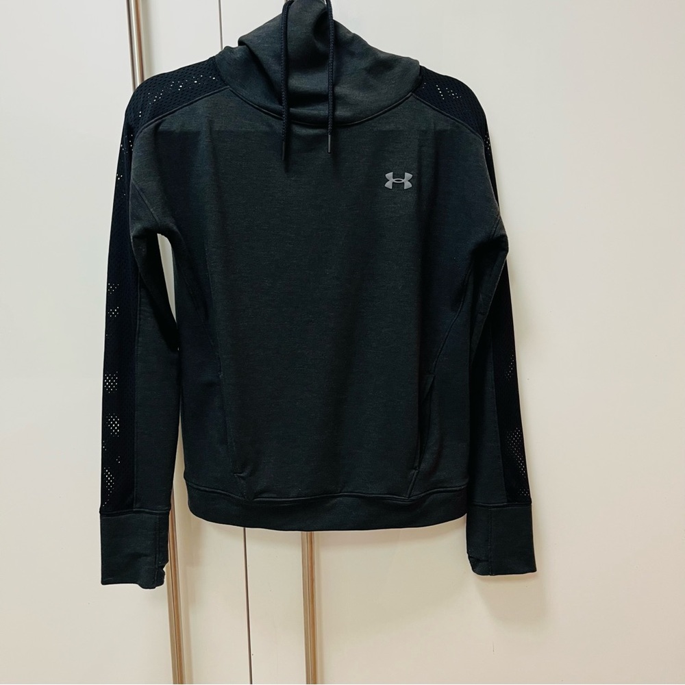 Under Armour UA Featherweight Fleece Funnel Gray + thumb holes Size XS.Loose Fit